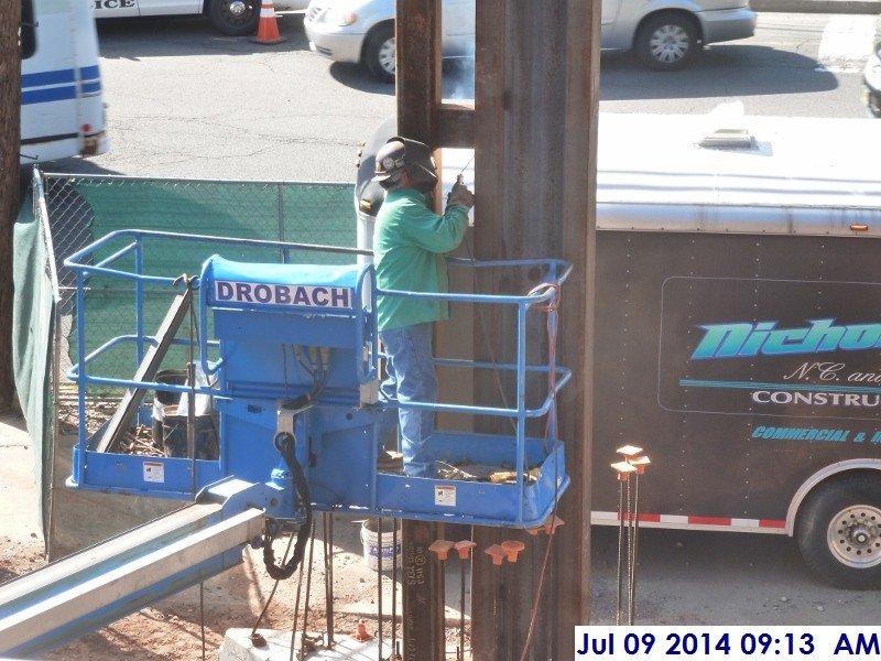 Welding beam connections at Monumental Stairs column Facing South -2 (800x600)